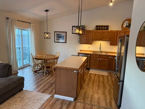 583 Ocean Point Dr in Anchorage, AK - Building Photo - Building Photo