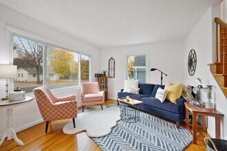 5060 Hughes Ave NE in Fridley, MN - Foto de edificio - Building Photo