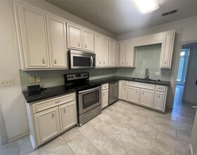 4013 Meredith Dr in Montgomery, AL - Foto de edificio - Building Photo