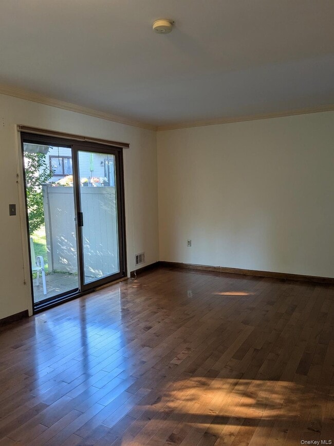 10 Squires Gate in Poughkeepsie, NY - Building Photo - Building Photo