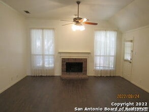 9415 Pine Arbor in San Antonio, TX - Foto de edificio - Building Photo