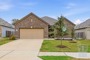 8005 Crystalbrook W in Austin, TX - Building Photo