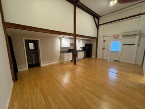 122 Lafayette Road in North Hampton, NH - Foto de edificio - Interior Photo