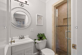 244 Beacon St, Unit 1B in Boston, MA - Foto de edificio - Building Photo