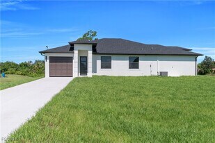 1110 Eisenhower Blvd in Lehigh Acres, FL - Building Photo