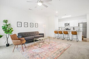 8325 Coventry Ct in North Charleston, SC - Building Photo