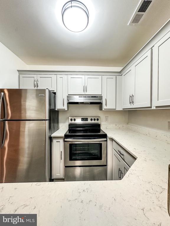 5501A Aberdeen Dr in Mount Laurel, NJ - Building Photo - Building Photo