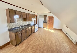 168 Oak St-Unit -3 in Gardner, MA - Foto de edificio - Building Photo