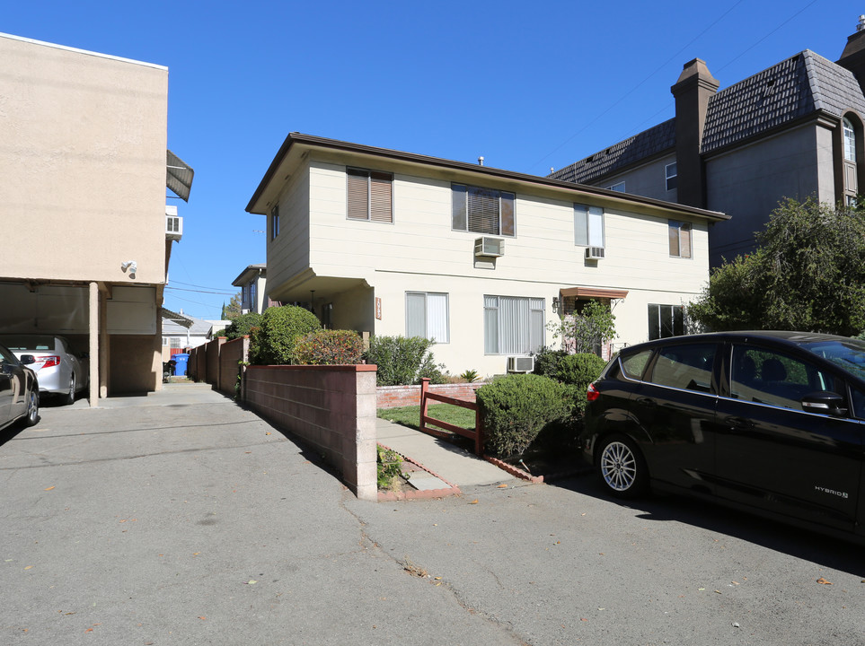 10749 Camarillo St in Toluca Lake, CA - Building Photo