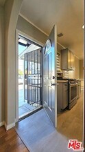 1022 S Norton Ave, Unit A in Los Angeles, CA - Building Photo - Building Photo