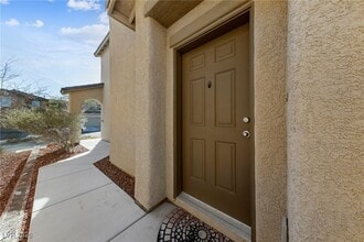 10822 Hunters Green Ave in Las Vegas, NV - Building Photo - Building Photo