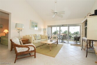 10686 Gulf Shore Dr in Naples, FL - Foto de edificio - Building Photo