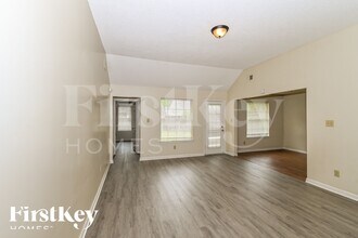 7000 S Beringer Dr in Cordova, TN - Foto de edificio - Building Photo