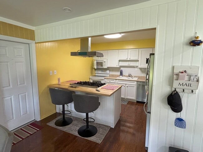20245 Independence Dr, Unit B in Brookfield, WI - Foto de edificio - Building Photo