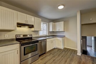 70 Jonathan Rd in Riverdale, GA - Building Photo - Building Photo