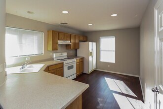 8636 Pitch Fork Ave in Las Vegas, NV - Foto de edificio - Building Photo