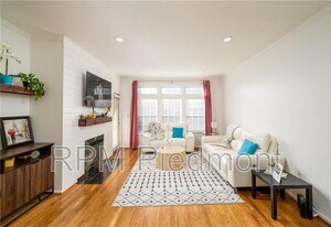 220 Renaissance Pkwy NE in Atlanta, GA - Building Photo