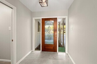 8 Champions Colony E in Houston, TX - Building Photo - Building Photo