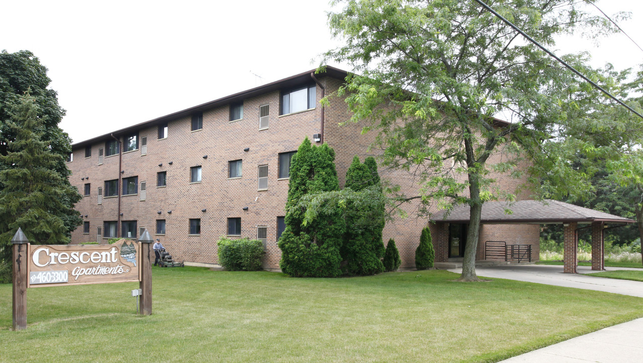 Crescent Apartments in Waukegan, IL - Building Photo