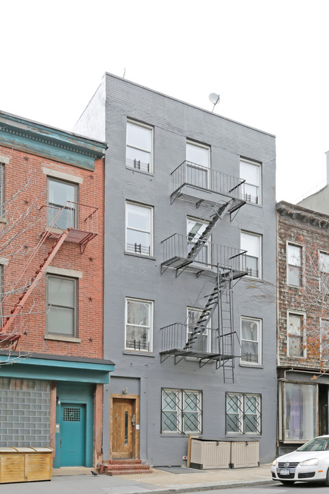 47 Grand St in Brooklyn, NY - Building Photo