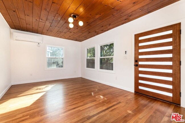 6221 Arroyo Glen St in Los Angeles, CA - Foto de edificio - Building Photo