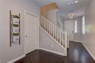 8633 Todd Allen Creek St in Las Vegas, NV - Building Photo - Building Photo