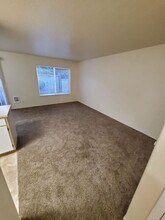 3749 45th Ave NE in Salem, OR - Building Photo - Building Photo