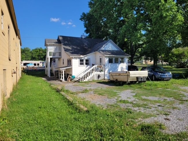 1411 E Harper Ave in Maryville, TN - Building Photo - Building Photo