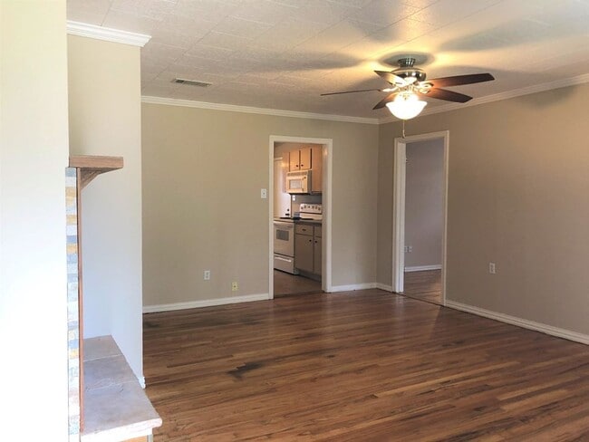 1905 W Twohig Ave in San Angelo, TX - Building Photo - Building Photo