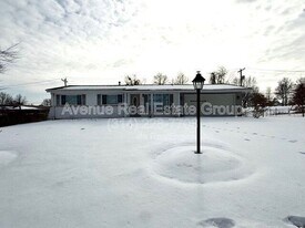 12 Queensbrook Pl in Olivette, MO - Building Photo