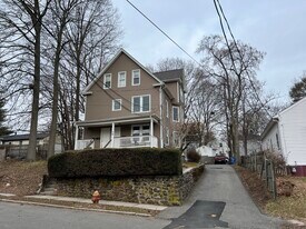 63 Wood St, Unit 2nd floor 3 bedroom in Meriden, CT - Building Photo