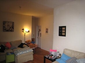 316 Saint Paul St, Unit 3 in Brookline, MA - Foto de edificio - Building Photo