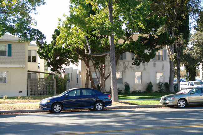 1140 E Garfield Ave in Glendale, CA - Building Photo - Building Photo