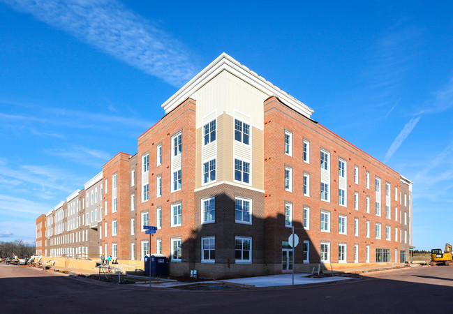 Heronview Apartments in Sterling, VA - Foto de edificio - Building Photo