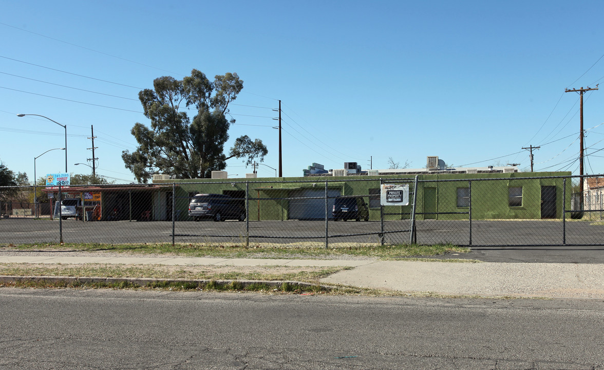 108 W Irvington Rd in Tucson, AZ - Building Photo