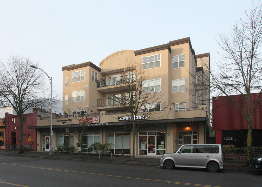 North Admiral in Seattle, WA - Foto de edificio