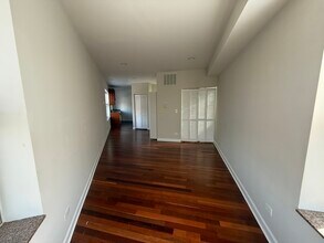 2048 W Touhy Ave in Chicago, IL - Building Photo - Building Photo