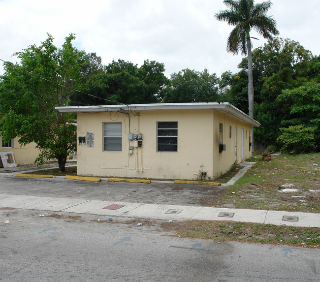 421-423 NW 13th Ave in Fort Lauderdale, FL - Building Photo - Building Photo