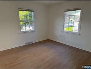 33-14 Norwood Dr in Fair Lawn, NJ - Building Photo - Building Photo