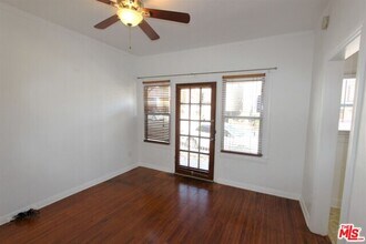 6656 Vista Del Mar in Los Angeles, CA - Building Photo - Building Photo