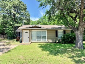 1609 Wayne St in Denton, TX - Building Photo