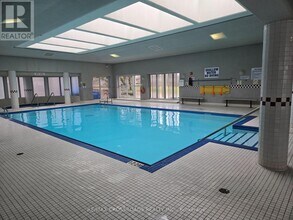 5785 Yonge St in Toronto, ON - Building Photo - Building Photo