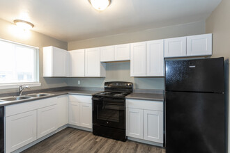 De Cortez Apartments in Colorado Springs, CO - Building Photo - Interior Photo