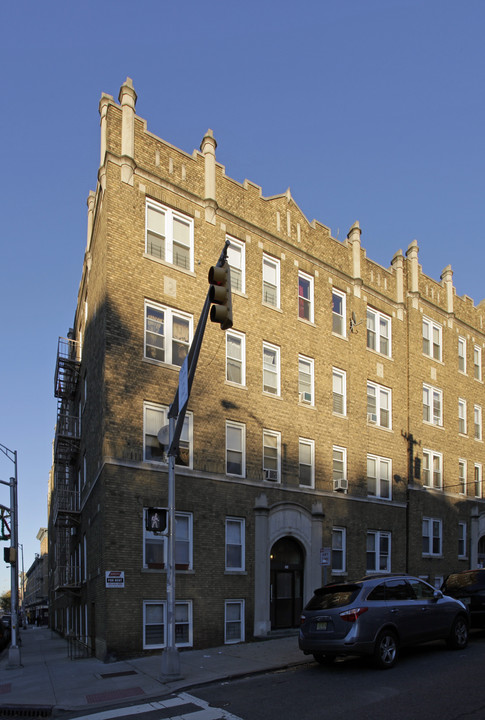 152-154 Kensington Ave in Jersey City, NJ - Building Photo