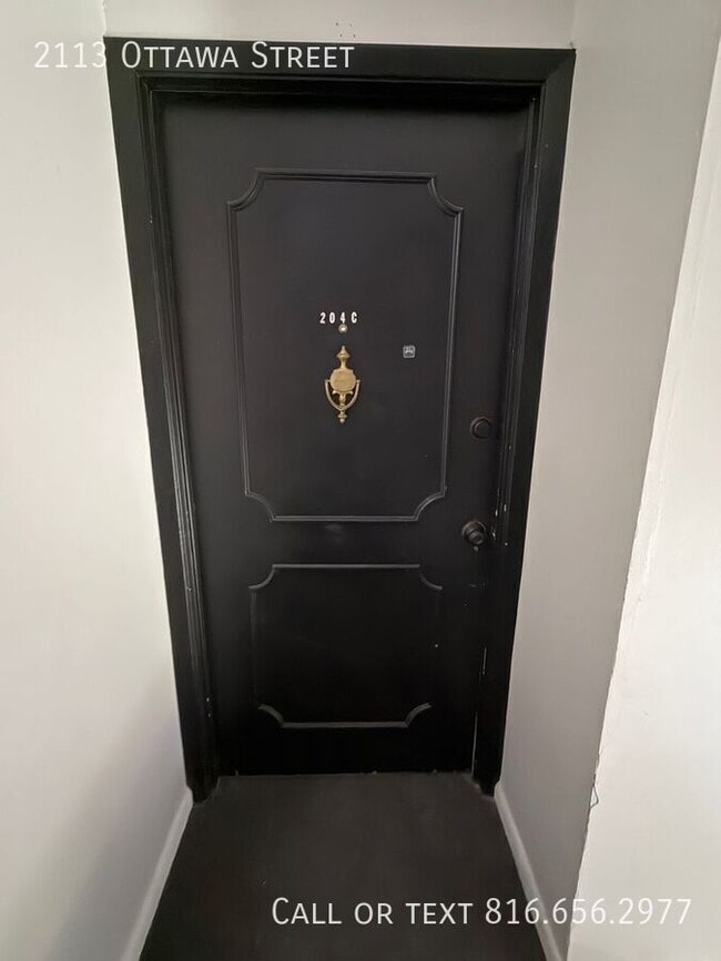 2113 Ottawa St in Leavenworth, KS - Building Photo - Building Photo