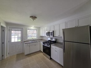 196 Manzella Ct in Rockland, MA - Building Photo - Building Photo