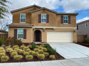 492 Jasmine Way in Perris, CA - Foto de edificio - Building Photo