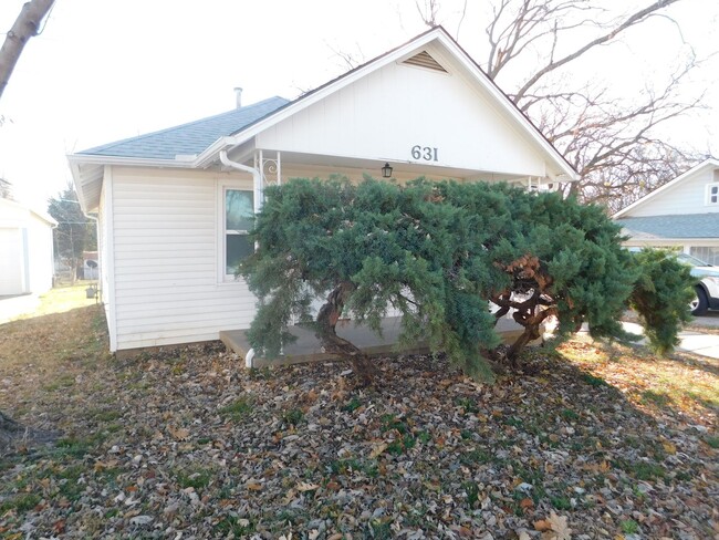 631 Benton Ave in El Dorado, KS - Building Photo - Building Photo