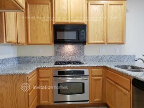 3744 Naturita Way in Sacramento, CA - Foto de edificio - Building Photo