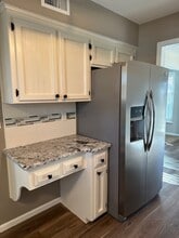 305 SE 2 St in Blue Springs, MO - Building Photo - Building Photo